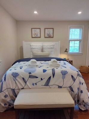 4 bedrooms, iron/ironing board, free WiFi, bed sheets