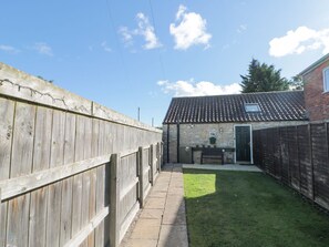 Property grounds - Midsummer Cottage (Malton)