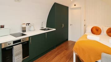 1 bedroom, individually decorated, individually furnished, free WiFi