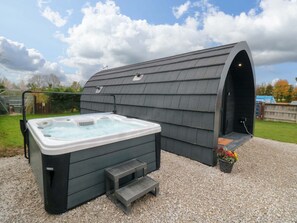Terrace/patio - Bumblebee Glamping Pod (Malton)
