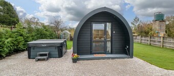 บัมเบิลบี แกลมปิ้ง พ็อด