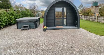 Bumblebee Glamping Pod