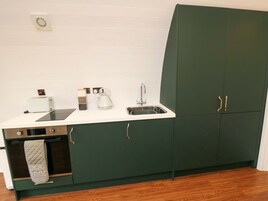 Cookware/dishes/utensils