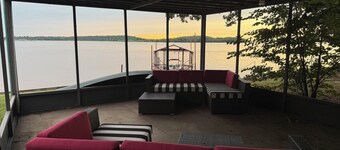 Lake Front House with Private Dock and boat rental available! Lake Eufala
