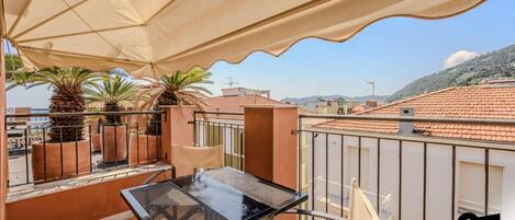 تناول الطعام بالخارج