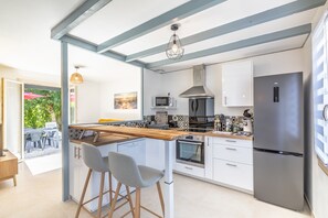 Kühlschrank, Mikrowelle, Ofen, Geschirrspüler