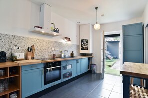 Réfrigérateur, micro-ondes, four, lave-vaisselle