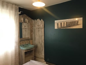 2 bedrooms