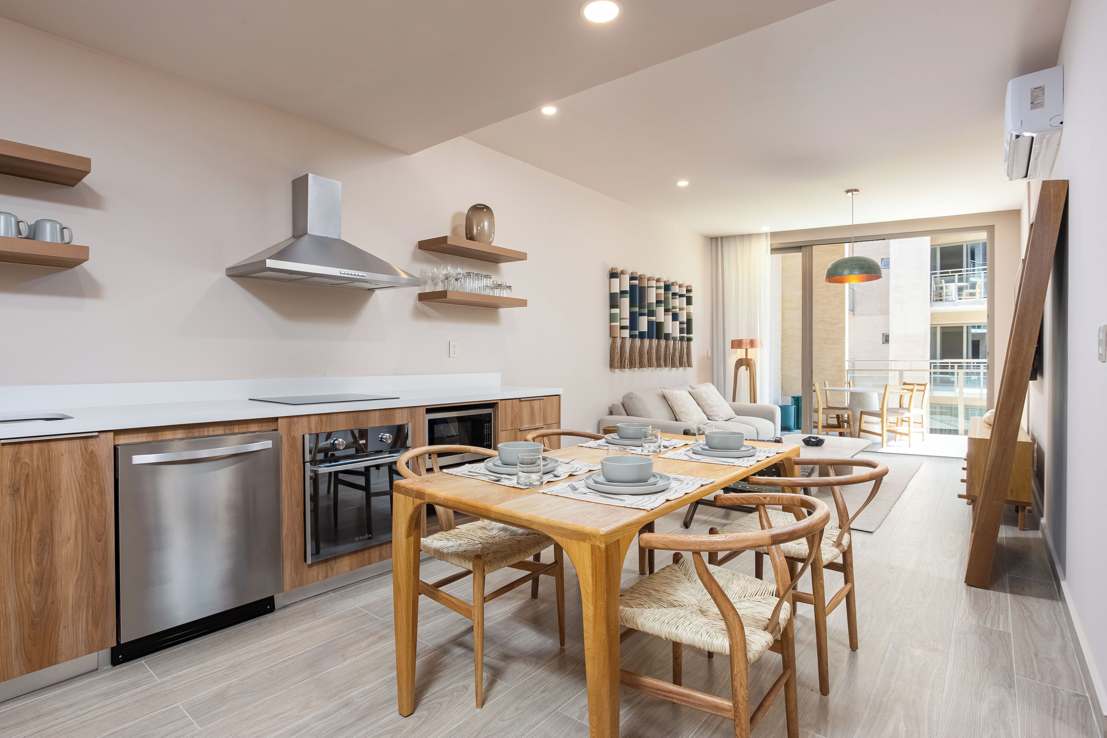 2 Bedroom Upperfloor B304 | Bếp riêng | Tủ lạnh, lò vi sóng, vỉ nướng, bàn ăn 