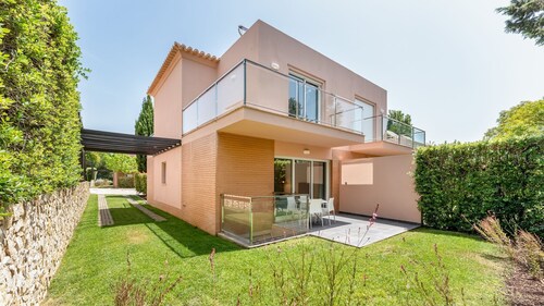 Modern Carvoeiro Villa by LovelyStay