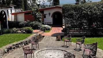 Télévision LED de 32 pouces avec chaßnes numériques, cheminée