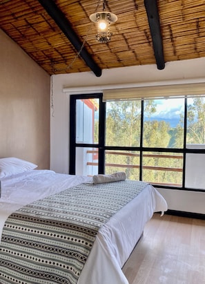 Deluxe dubbelrum | Duntäcken, gratis wi-fi, sängkläder och rullstolsanpassning