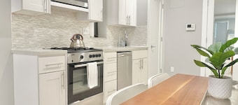 Chic Clean Renovated 1-bedroom Home with fast WiFi, laundry room in NYC