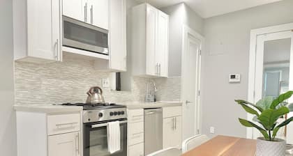 Chic Clean Renovated 1-bedroom Home with fast WiFi, laundry room in NYC