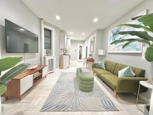 Chic Clean Renovated 1-bedroom Home with fast WiFi, laundry room in NYC