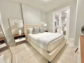 1 slaapkamer, een strijkplank/strijkijzer, wifi, beddengoed