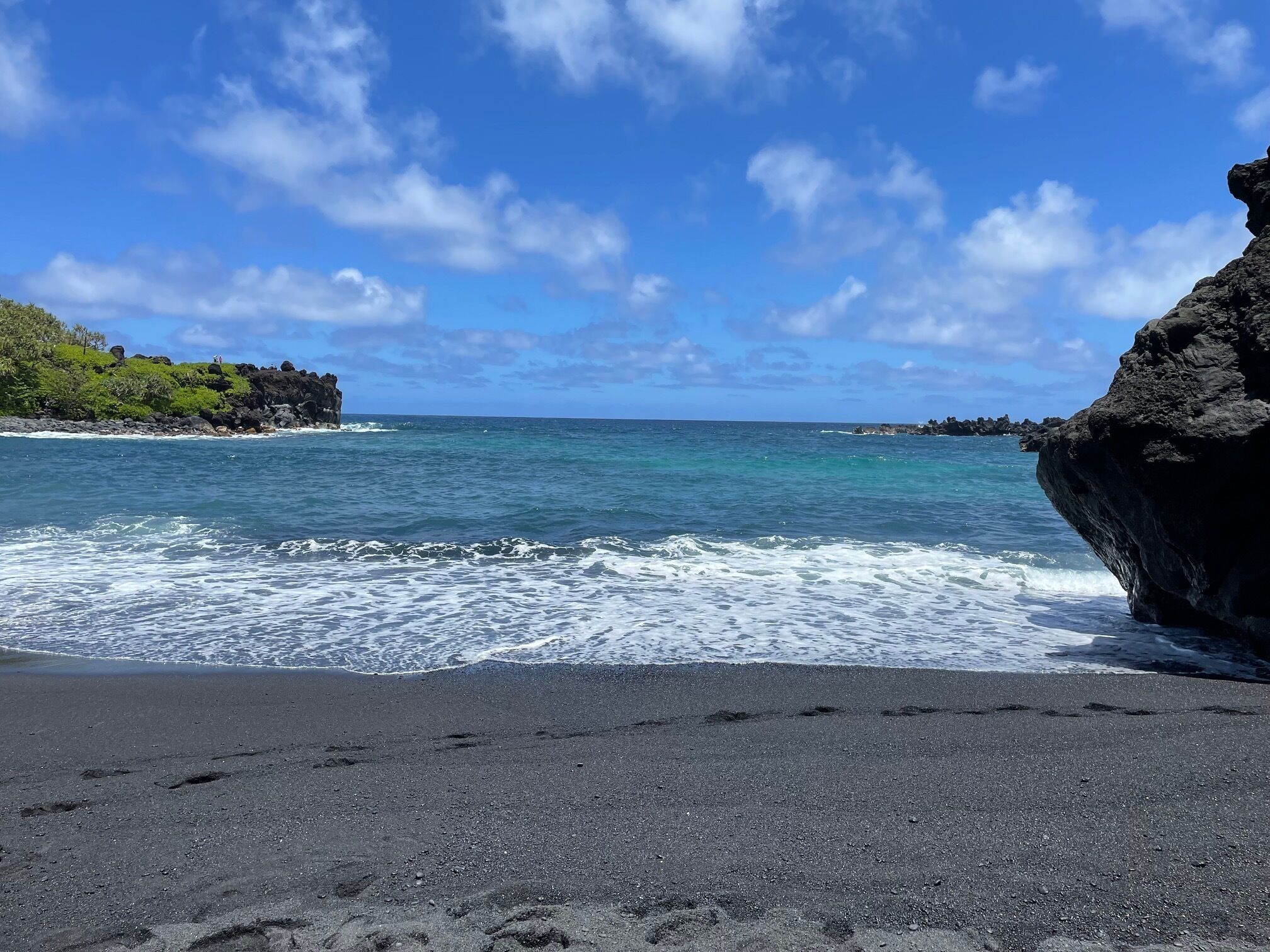 Nær stranden, solsenger og strandhåndklær