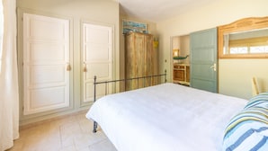Unclassified image, 3 of 24, button - Villa in Spain Near Platja Rec del Moli Beach (L'Escala)