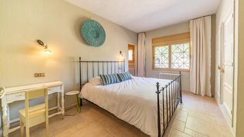 Villa | 4 bedrooms, iron/ironing board