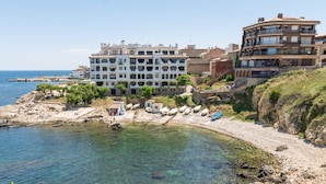 Unclassified image, 4 of 24, button - Villa in Spain Near Platja Rec del Moli Beach (L'Escala)
