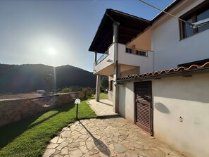 Property grounds - Villa Olbia surrounded by greenery.Perfect mix of peace and the sea Sardegna (Osseddu)