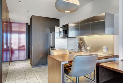 Amazing condo 51st floor with Strip Views and balcony in Las Vegas