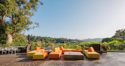 Zen Estate - Luxurious 5BR Beverly Hills Sanctuary With Pool & Canyon Views