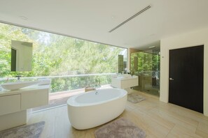 Towels - Zen Estate - Luxurious 5BR Beverly Hills Sanctuary With Pool & Canyon Views (Beverly Hills)