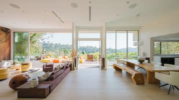 Luxury House, Multiple Beds, Pool Access, Mountain View (Zen Estate) | Interior