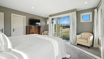 4 habitaciones, tabla de planchar con plancha, wifi y ropa de cama