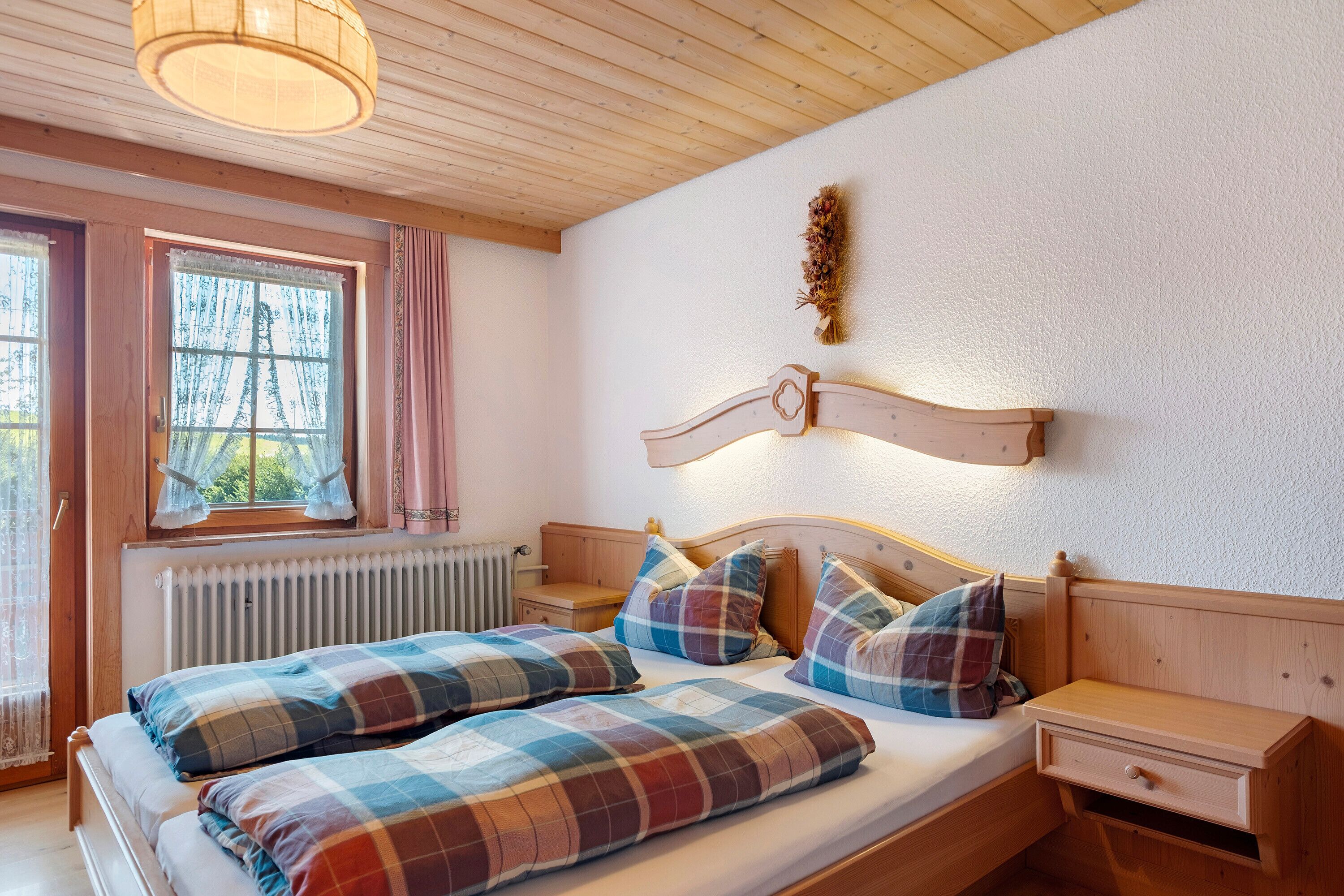 1 slaapkamer, een strijkplank/strijkijzer, wifi, beddengoed