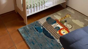 2 quartos, ferros/tábuas de passar roupa, Wi-Fi, roupa de cama