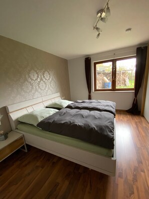 2 bedrooms, iron/ironing board, WiFi, bed sheets