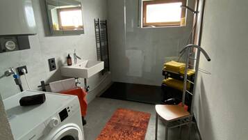 Bruser, hårtørrer, håndklæder