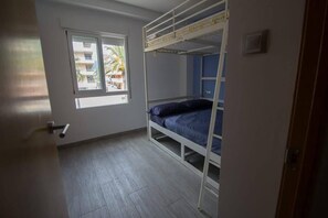 3 chambres, fer et planche Ă repasser, Wi-Fi, draps fournis