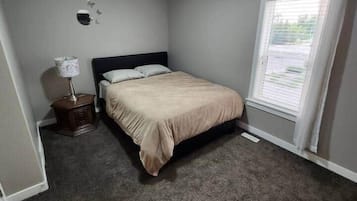 2 habitaciones, tabla de planchar con plancha, wifi y ropa de cama