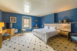 Soundproofing, free WiFi - Domaine du Château de Bournel  (Cubry)