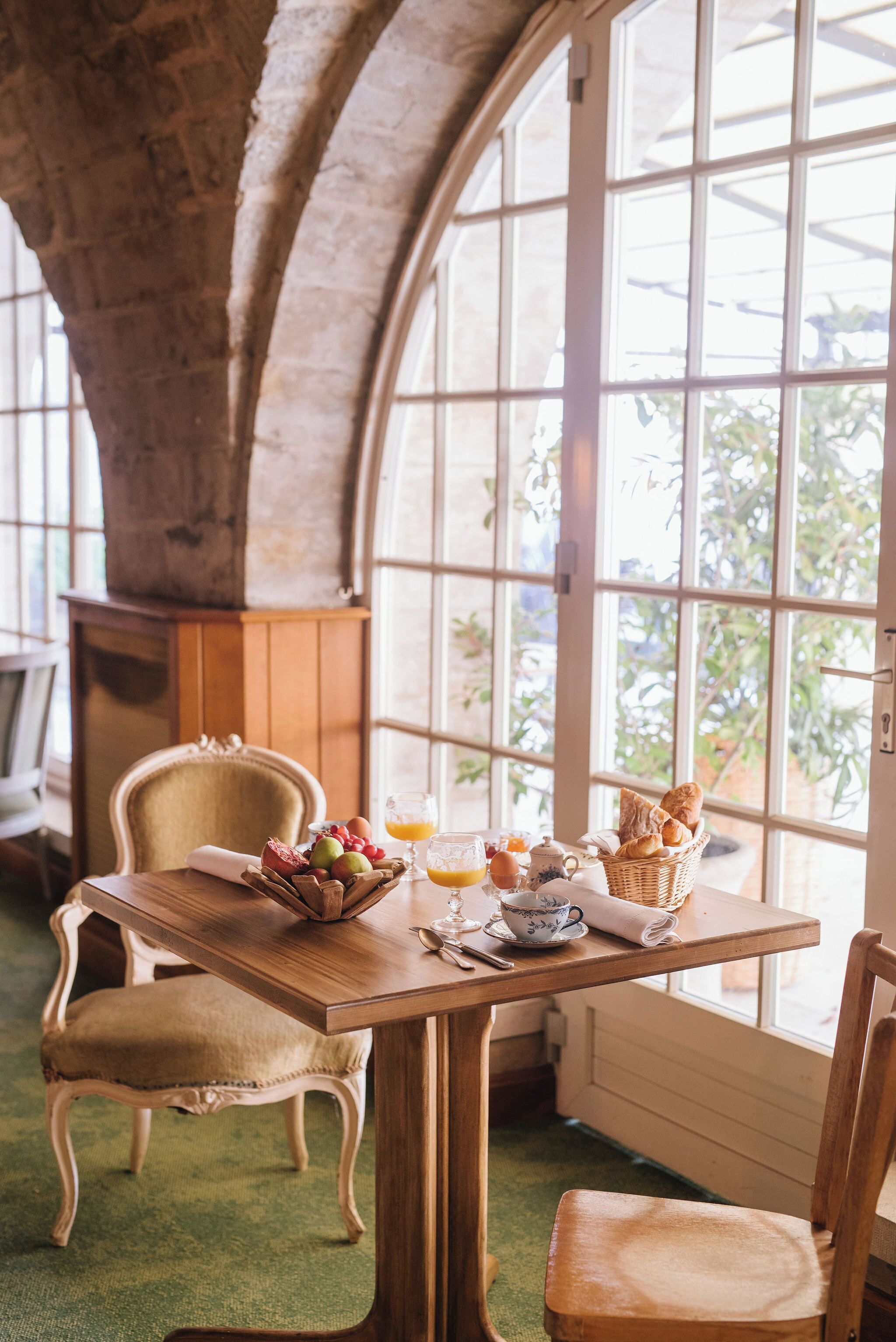 Päivittäinen mannermainen aamiainen (20 EUR per henkilö)