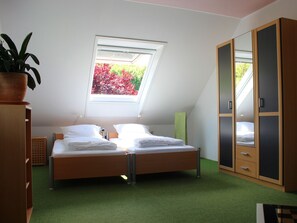 2 bedrooms, WiFi, bed sheets