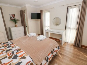 2 bedrooms, individually decorated, individually furnished, free WiFi