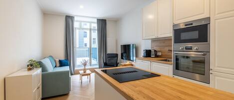 Frigorífic, microones, forn i placa de cuina