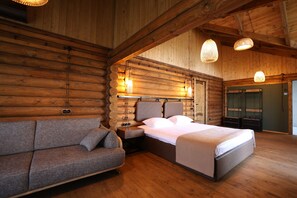 Een bureau, een laptopwerkplek, geluiddichte muren