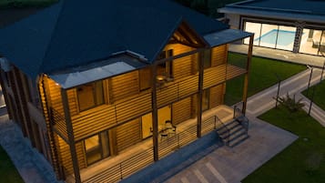 Vila elite, varanda coberta, vista para a montanha | Roupas de cama premium, cofres nos quartos, escrivaninha