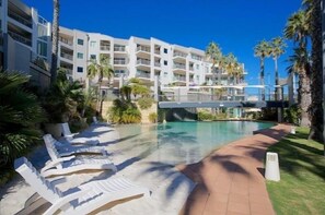 Unclassified image, 3 of 48, button - Scarborough Luxe • Ocean Views • King size Beds (Scarborough)