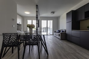 Studio, balkong, byutsikt | Oppholdsrom