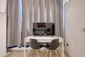 Interior - Spacious, modern studio with kitchenette GOBLU-2 (Cospicua)