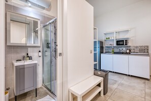 Interior - Spacious, modern studio with kitchenette GOBLU-2 (Cospicua)