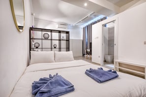 Bureau, Wi-Fi gratuit, draps fournis