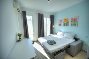 アイロン / アイロン台、WiFi (無料)、ベッドシーツ