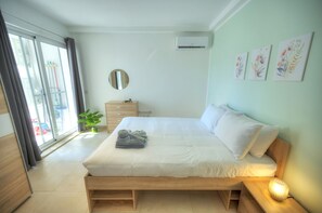 Iron/ironing board, free WiFi, bed sheets